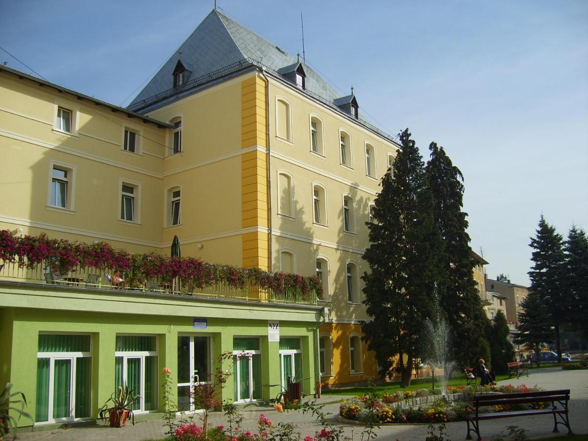Aparthotel Dom Zdrojowy Jelení Hora Exteriér fotografie